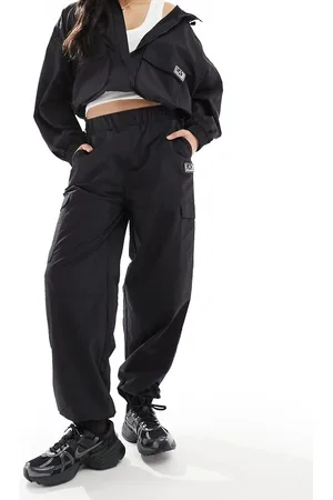 EA7 Armani - - Joggers cargo ampi in nylon neri con logo in coordinato