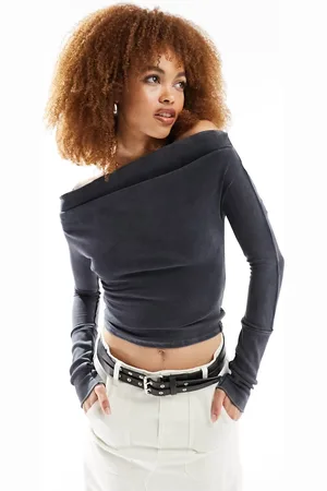 Free People Top slavato a coste con spalle scoperte