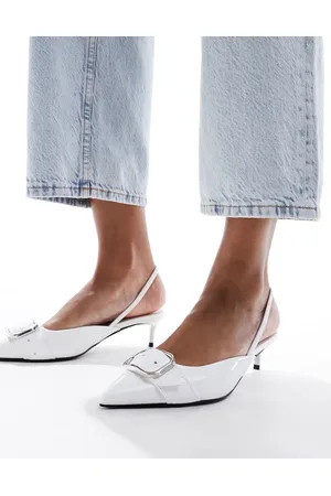 ASOS Score - Scarpe bianche con tacchetto a spillo, fibbia e cinturino posteriore