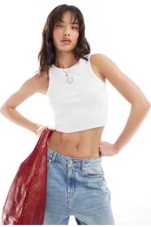 Pieces® Crop top con scollo a vogatore e fragola con strass applicati a caldo