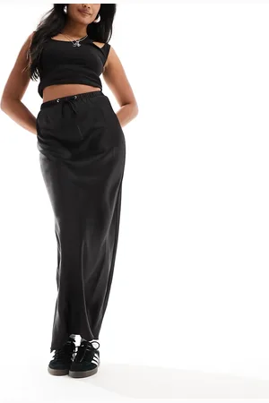 ASOS Gonna lunga in raso nera con taglio sbieco allacciata in vita