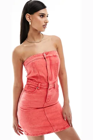 In The Style Vestito corto a fascia in denim slavato