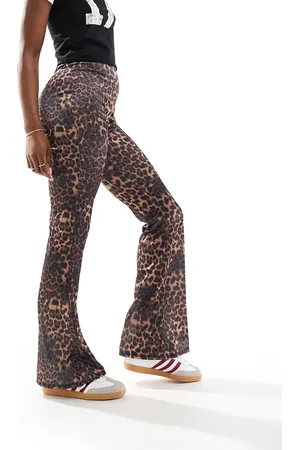 ASOS Pantaloni a zampa in raso con stampa leopardata