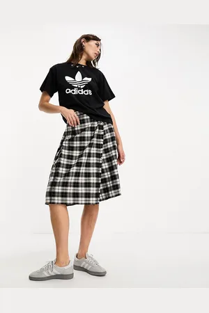 adidas Trefoil - T-shirt regular fit nera con trifoglio