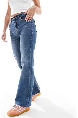 Bershka Petite - Pantaloni a zampa medio con spacco sul fondo
