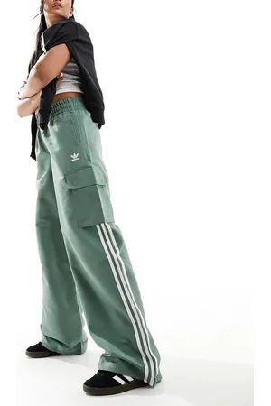 adidas Pantaloni cargo kaki con 3 strisce