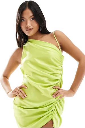 ASOS ASOS DESIGN Petite - Vestito corto in raso verde chartreuse con arricciatura sul alto e spalline asimmetriche