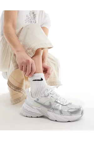 Nike V2K Run - Sneakers unisex platino e argento
