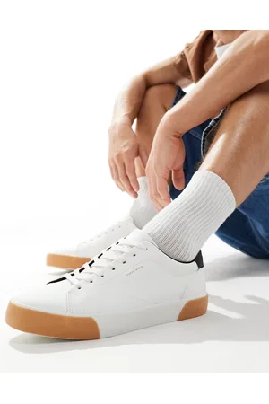 Bershka Sneakers rétro bianche con linguetta sul tallone a contrasto
