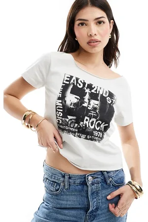 ASOS Top con scollo a barchetta sporco con stampa grafica rock