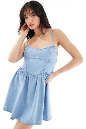 ASOS Vestito di jeans corto morbido con spalline sottili lavaggio chiaro