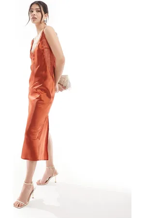 ASOS Vestito lungo in raso color ruggine con spalline sottili e finiture in pizzo
