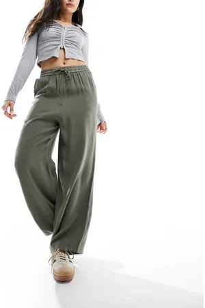 Miss Selfridge Pantaloni a fondo ampio kaki morbidi al tatto