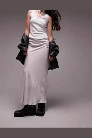 Topshop Gonna lunga in raso color marshmallow con taglio sbieco e vita elasticizzata