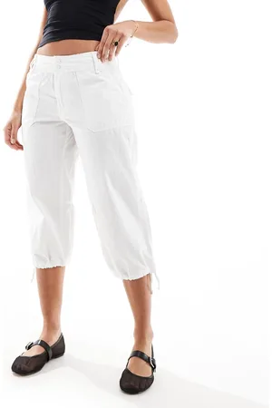 Bershka Pantaloni capri écru con tasche