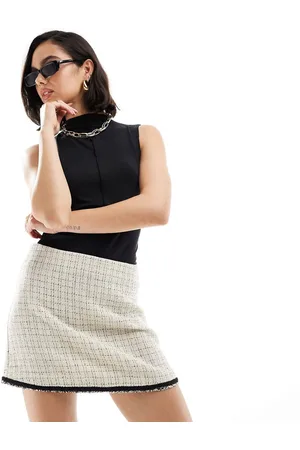 ASOS Gonna in bouclé monocromatica con finiture a contrasto