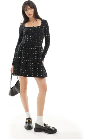ASOS Vestito corto con gonna stile skater a pois a maniche lunghe con scollo squadrato
