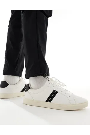 ASOS Sneakers stringate bianche con badge nero