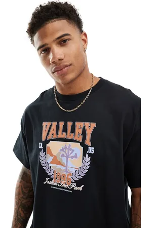ASOS T-shirt oversize nera con stampa di valle sportiva sul petto