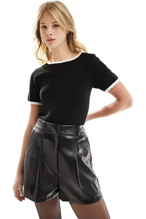 ASOS T-shirt corta in maglia nera con finiture color crema a contrasto e lavorazione a punto riso