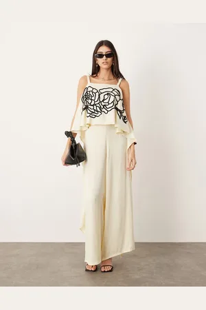 ASOS Pantaloni dritti sul davanti a fondo ampio color crema in coordinato