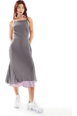 COLLUSION Vestito sottoveste midi asimmetrico in chiffon testurizzato e lilla