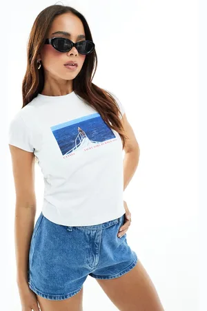 ASOS T-shirt corta bianca con stampa di ragazza e yacht