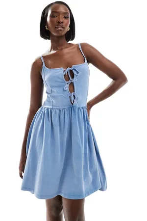 ASOS Vestito corto con corpino con spalline sottili allacciato sul davanti con gonna a ruota