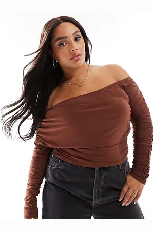 ASOS ASOS DESIGN Curve - Top aderente cioccolato con maniche arricciate e scollo asimmetrico