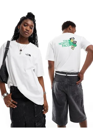 The North Face Expedition Stickers - T-shirt oversize bianca con stampa sulla schiena - In esclusiva per ASOS