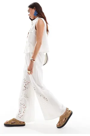 ASOS Pantaloni a fondo ampio color crema in pizzo sangallo in coordinato