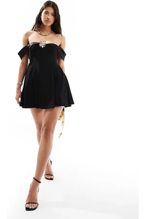 ASOS Vestito corto strutturato con scollo Bardot con fiore oro