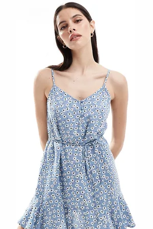 Pieces® Vestito corto con spalline sottili a fiorellini allacciato in vita