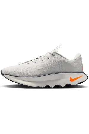 Nike Motiva - Sneakers bianche e arancioni