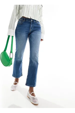 Bershka Jeans a zampa taglio corto lavaggio scuro