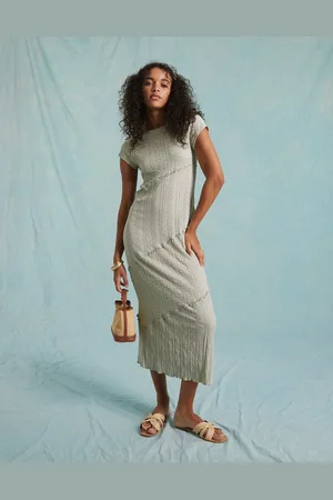 Miss Selfridge Vestito corto a maniche lunghe con texture mista e scollo rotondo sul retro salvia
