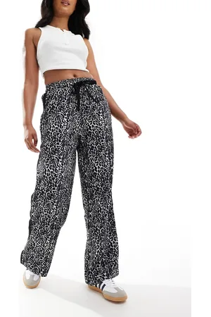 ASOS Pantaloni con pannello a contrasto e stampa animalier monocromatica
