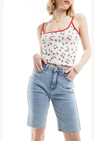 ONLY Emily - Pantaloncini di jeans taglio lungo a vita medio alta con orlo grezzo lavaggio azzurro
