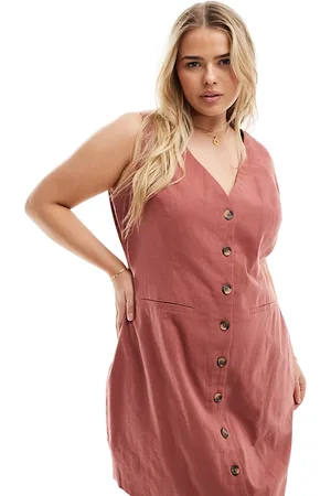 ASOS ASOS DESIGN Curve - Vestito stile gilet corto color tabacco in lino con bottoni