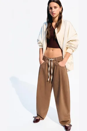 Bershka Pantaloni Morbidi Con Pince Donna 40 (Eu 36)