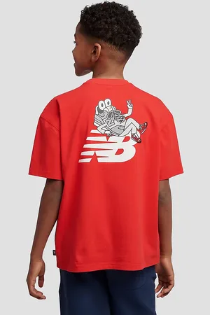 New Balance Sneaker Guy Back Graphic Kids T-Shirt rosso