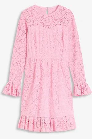 bonprix Abito in pizzo con nastrino di satin e volant