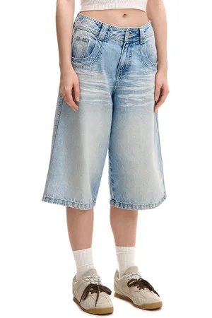 Cropp Shorts in denim con effetto lavato