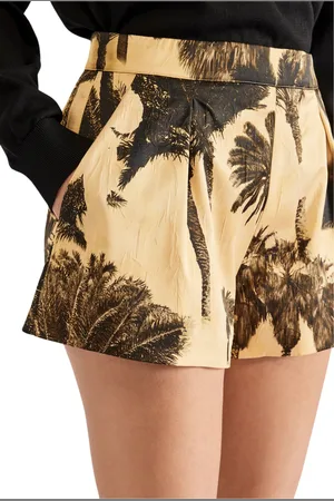 ERIKA CAVALLINI Short Donna in fantasia