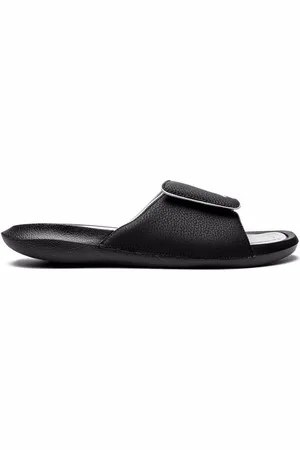Jordan Sandali slides Hydro 6