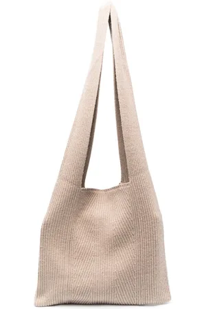 Joseph Borsa tote a coste