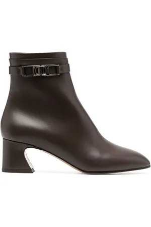 Salvatore Ferragamo Stivaletti Rego 55 con placca logo