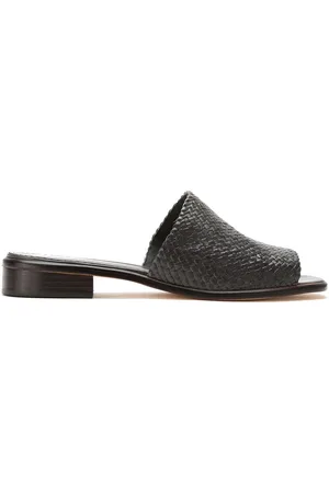 Sarah Chofakian Mules Trama