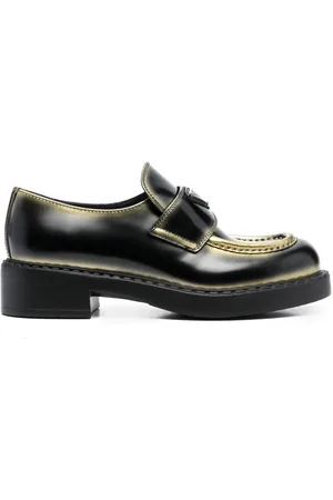 Prada Mocassini con placca logo