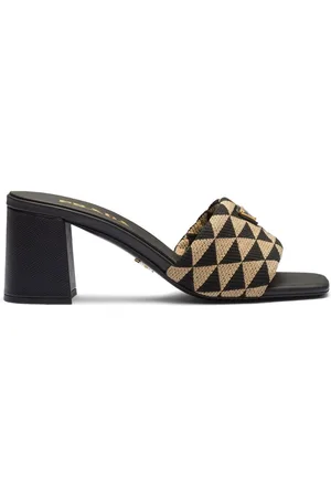 Prada Sandali con ricamo